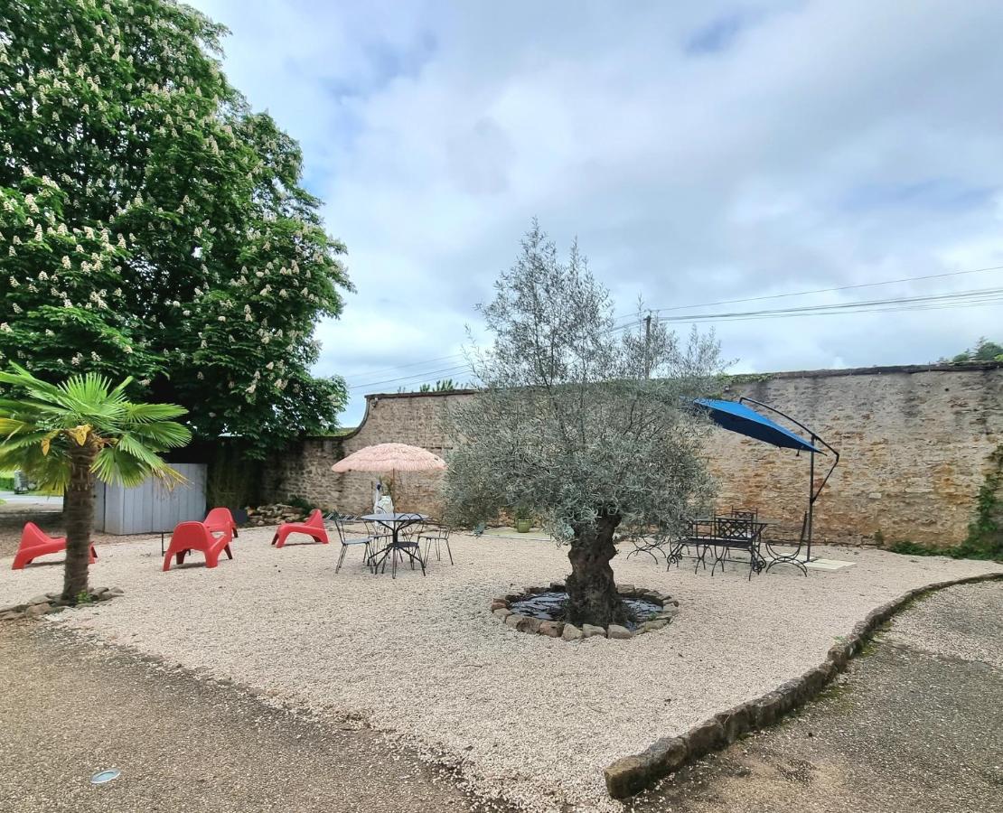 Le Manoir- Cluny Bed & Breakfast Exterior foto
